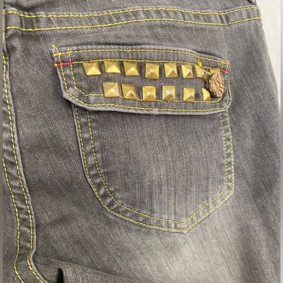 AKD MKS | Jean Capri | Yellow thread & Zipper detail | 5 - Picture 4 of 5